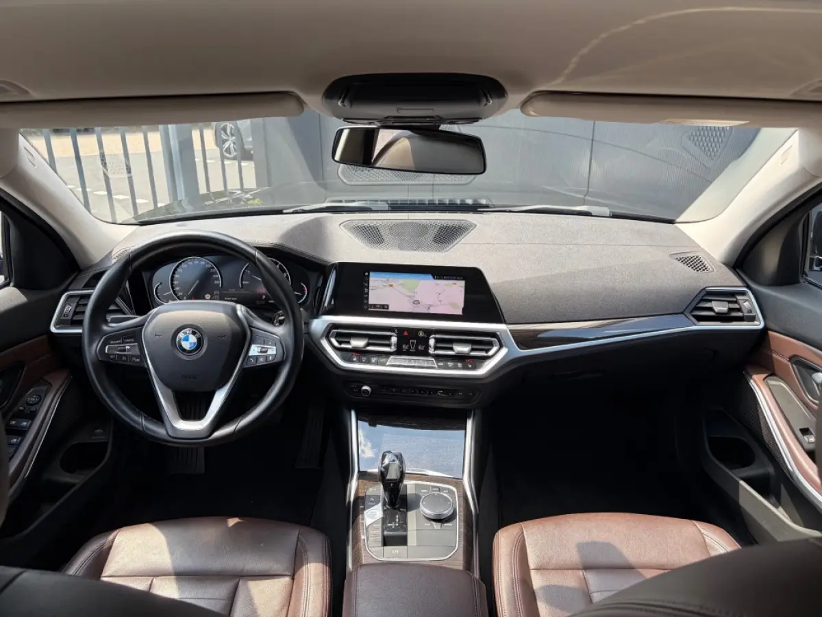 320i 184pk Aut. Luxury Leder Camera Navi LED Cruise Carplay Sfeerlicht