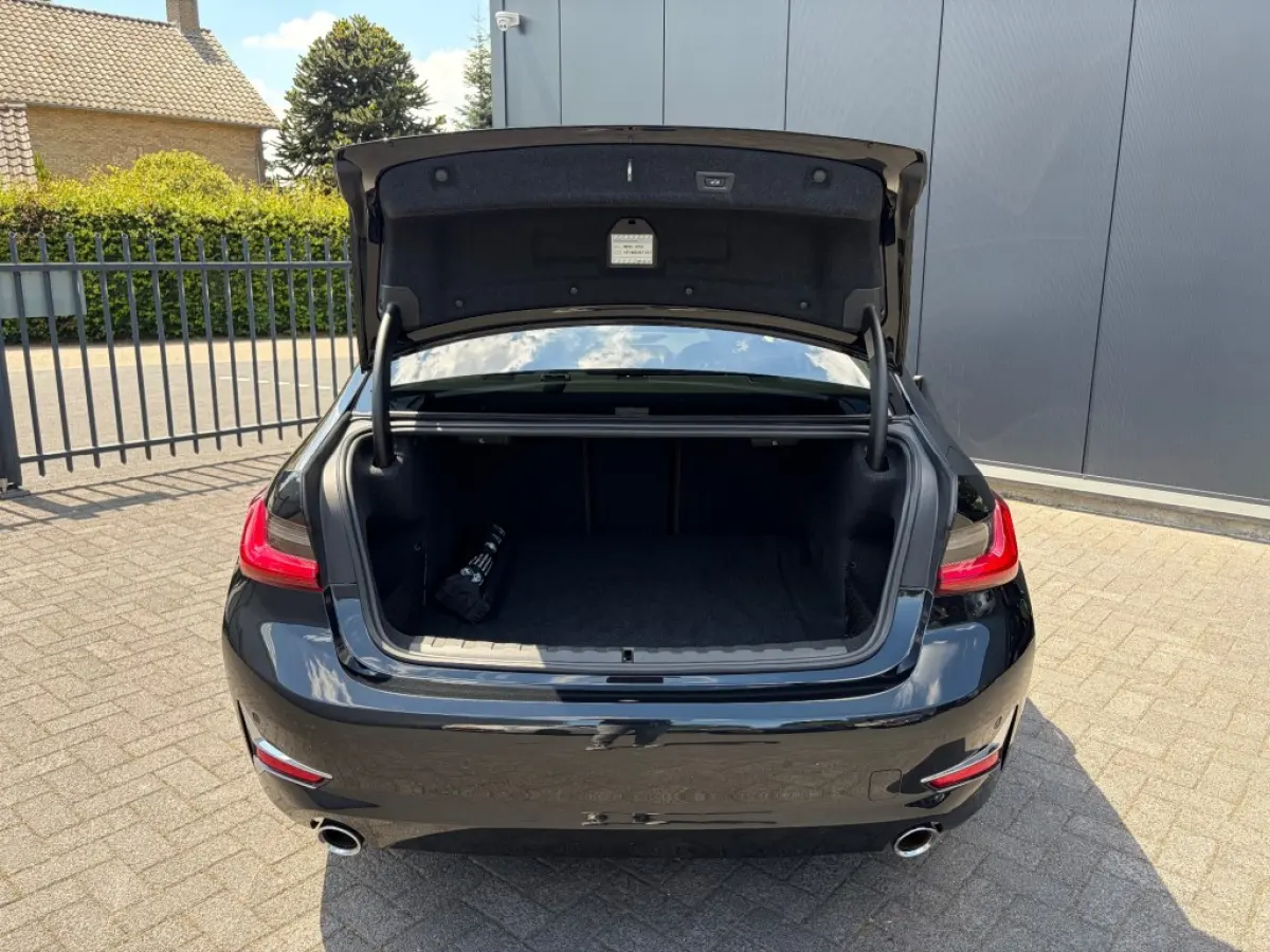 320i 184pk Aut. Luxury Leder Camera Navi LED Cruise Carplay Sfeerlicht