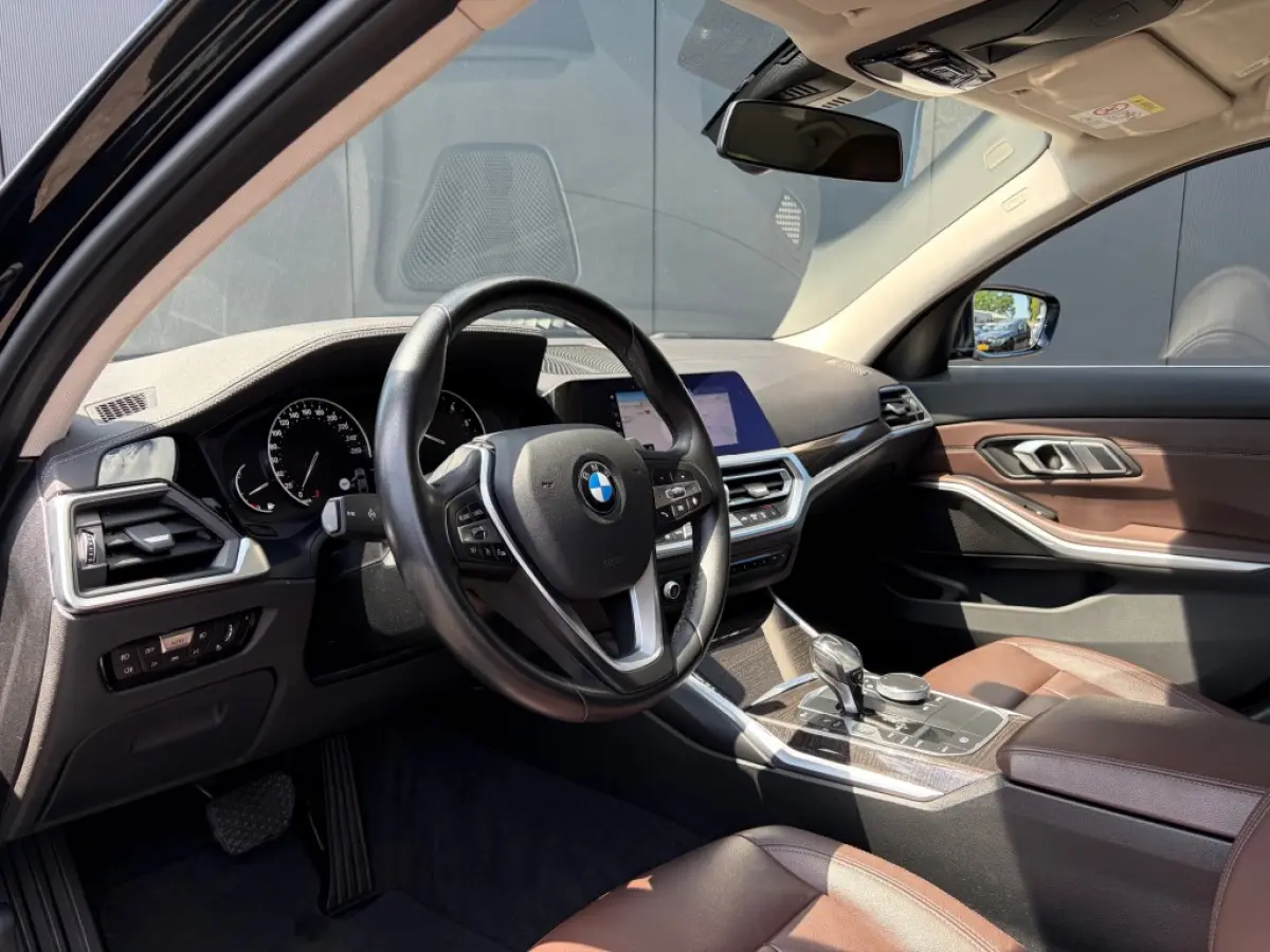 320i 184pk Aut. Luxury Leder Camera Navi LED Cruise Carplay Sfeerlicht