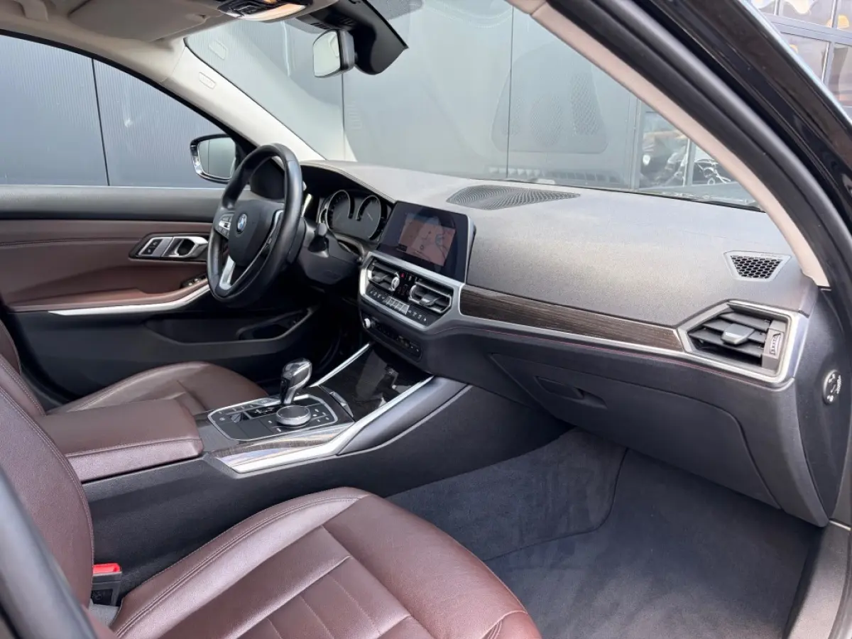 320i 184pk Aut. Luxury Leder Camera Navi LED Cruise Carplay Sfeerlicht
