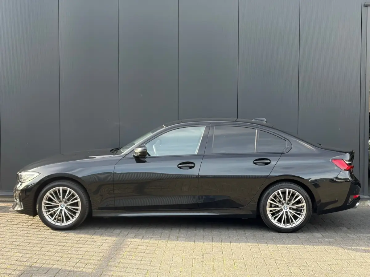 320i 184pk Aut. Luxury Leder Camera Navi LED Cruise Carplay Sfeerlicht