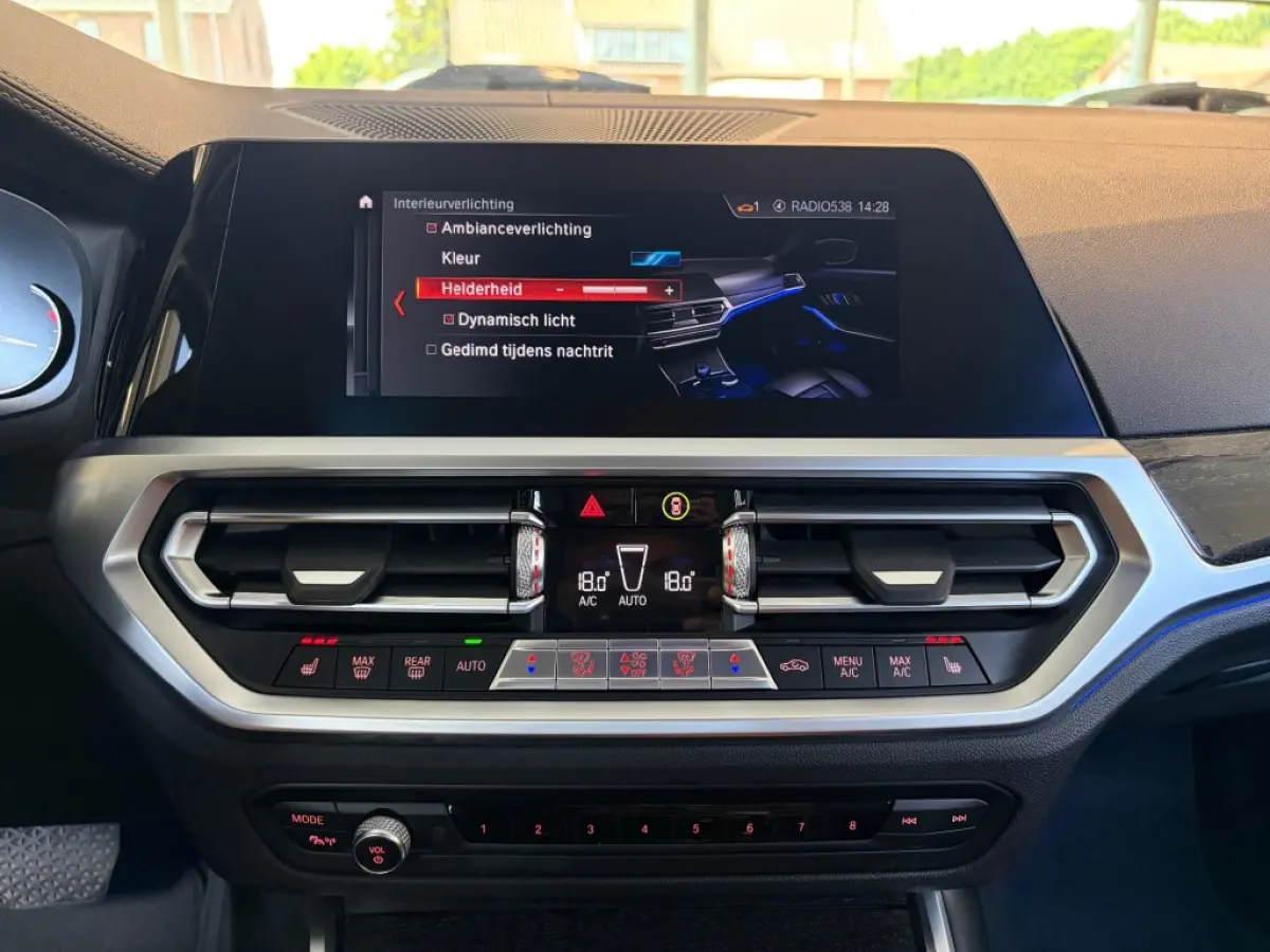 320i 184pk Aut. Luxury Leder Camera Navi LED Cruise Carplay Sfeerlicht