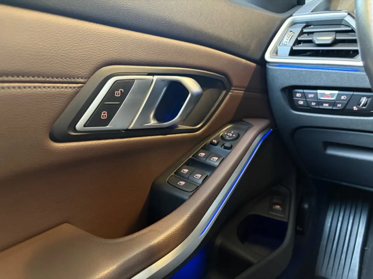 320i 184pk Aut. Luxury Leder Camera Navi LED Cruise Carplay Sfeerlicht