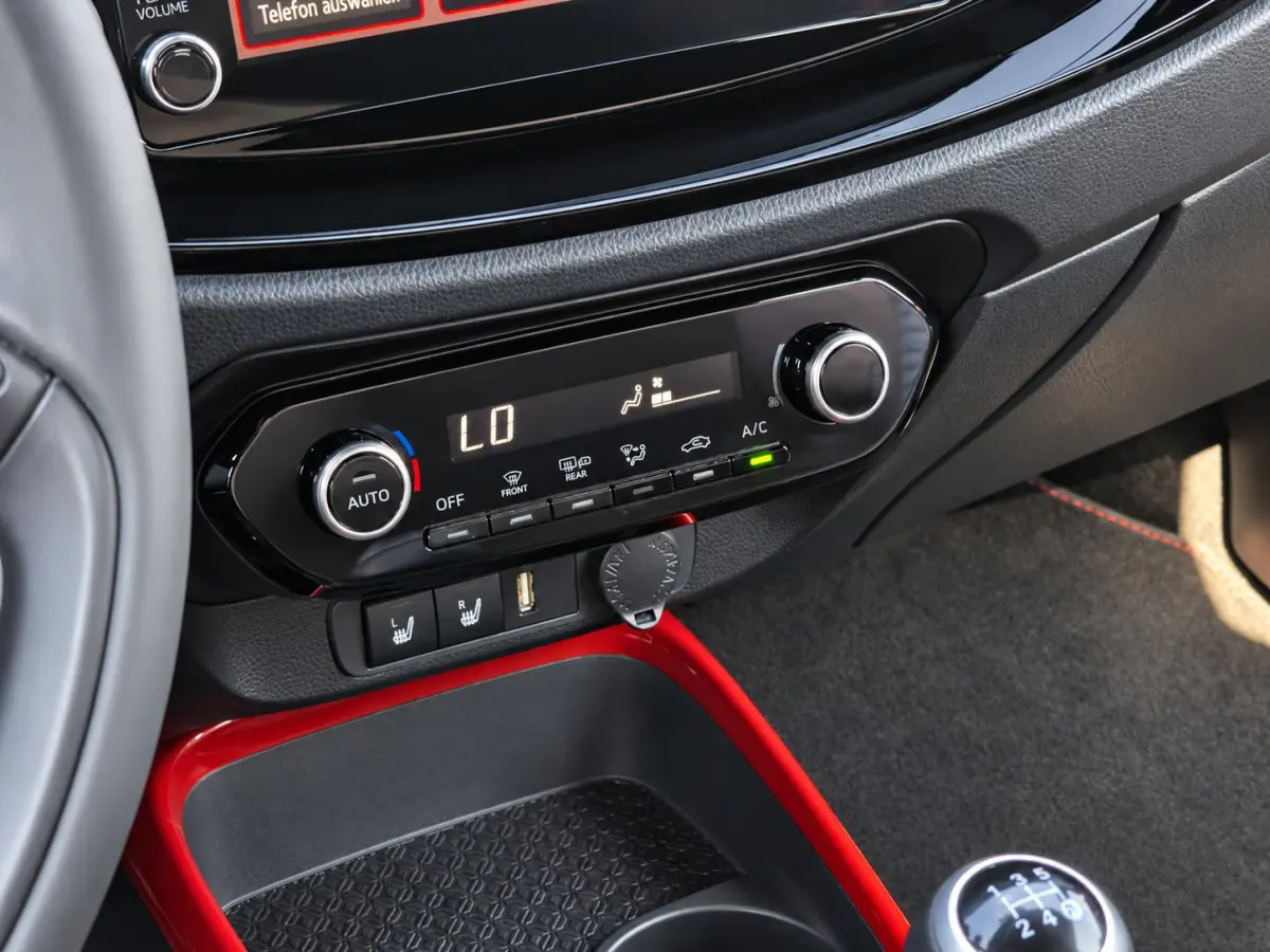 1.0 VVT-i MT Pulse | Keyless | Apple carplay | Android Auto