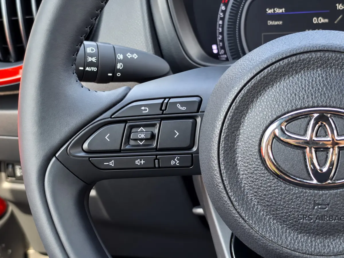 1.0 VVT-i MT Pulse | Keyless | Apple carplay | Android Auto