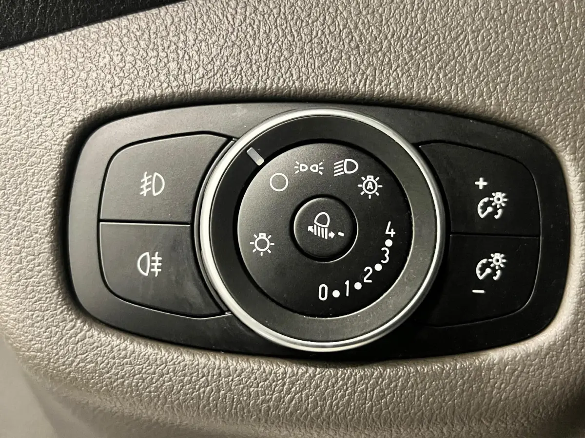 1.5 EcoBlue L2 Trend Automaat Stoelverwarming Airco Navigatie Camera Cruise Control Parkeersensoren Voorruit Verwarming