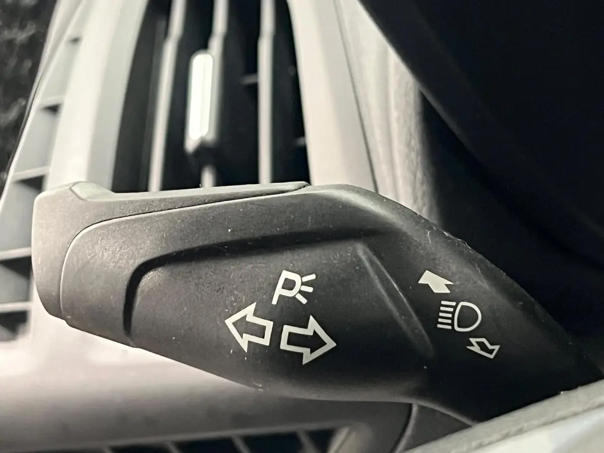 1.5 EcoBlue L2 Trend Automaat Stoelverwarming Airco Navigatie Camera Cruise Control Parkeersensoren Voorruit Verwarming