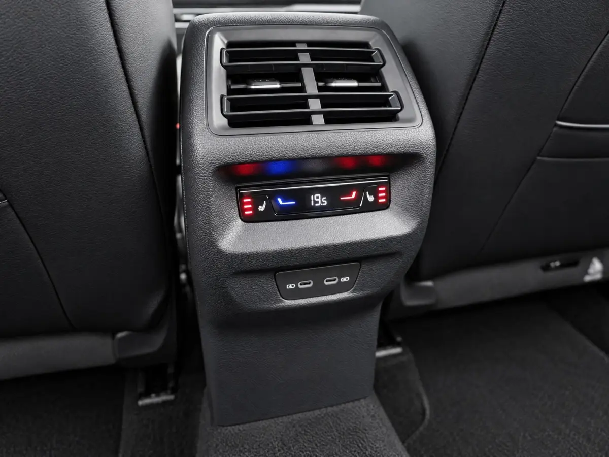 1.5 eHybrid R-Line Edition |Pano |Leder |Head-up |Massage |Harman/Kardon |Stoelverkoeling |360° |Trekhaak