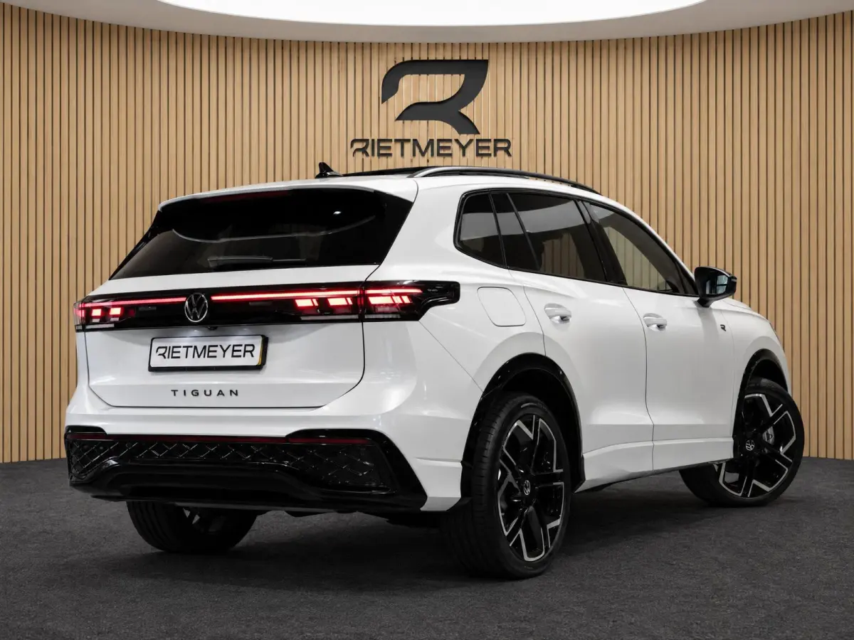 1.5 eHybrid R-Line Edition |Pano |Leder |Head-up |Massage |Harman/Kardon |Stoelverkoeling |360° |Trekhaak
