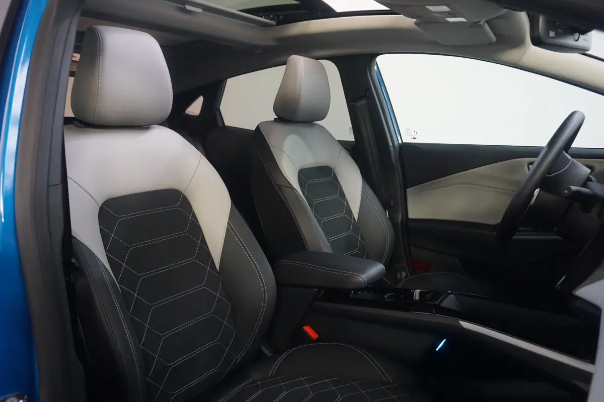Premium 44 kWh | Achteruitrijcamera | Apple Carplay/Android Auto|telefoonintegratie premium | Buitenspiegels elektrisch verstel- en verwarmbaar