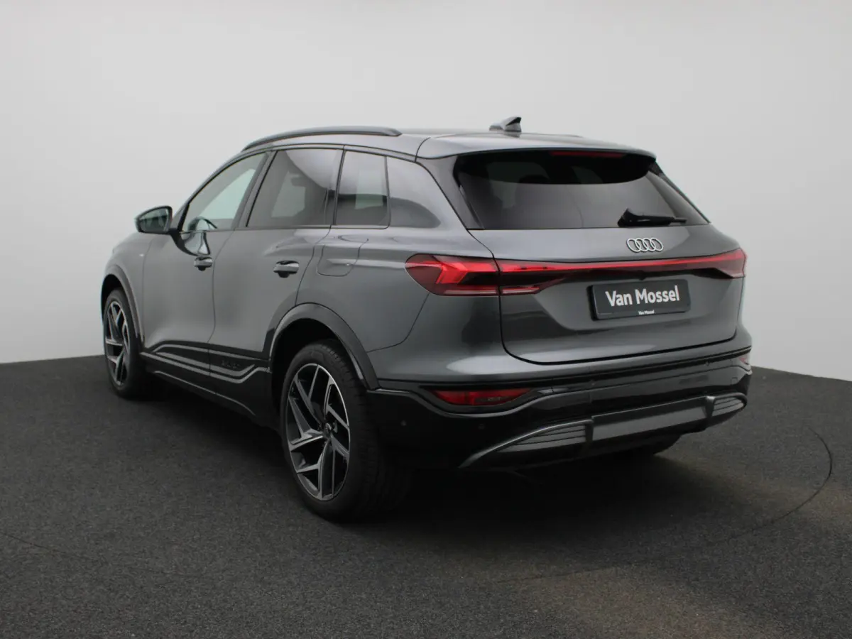 edition 83 kWh 251 PK | Adaptive cruise control | Dodehoekdetectie | Climate control | Stoelverwarming voor & achter | Stuurverwarming | 360 graden camera | Privacy glas | Warmtepomp | Audi 
