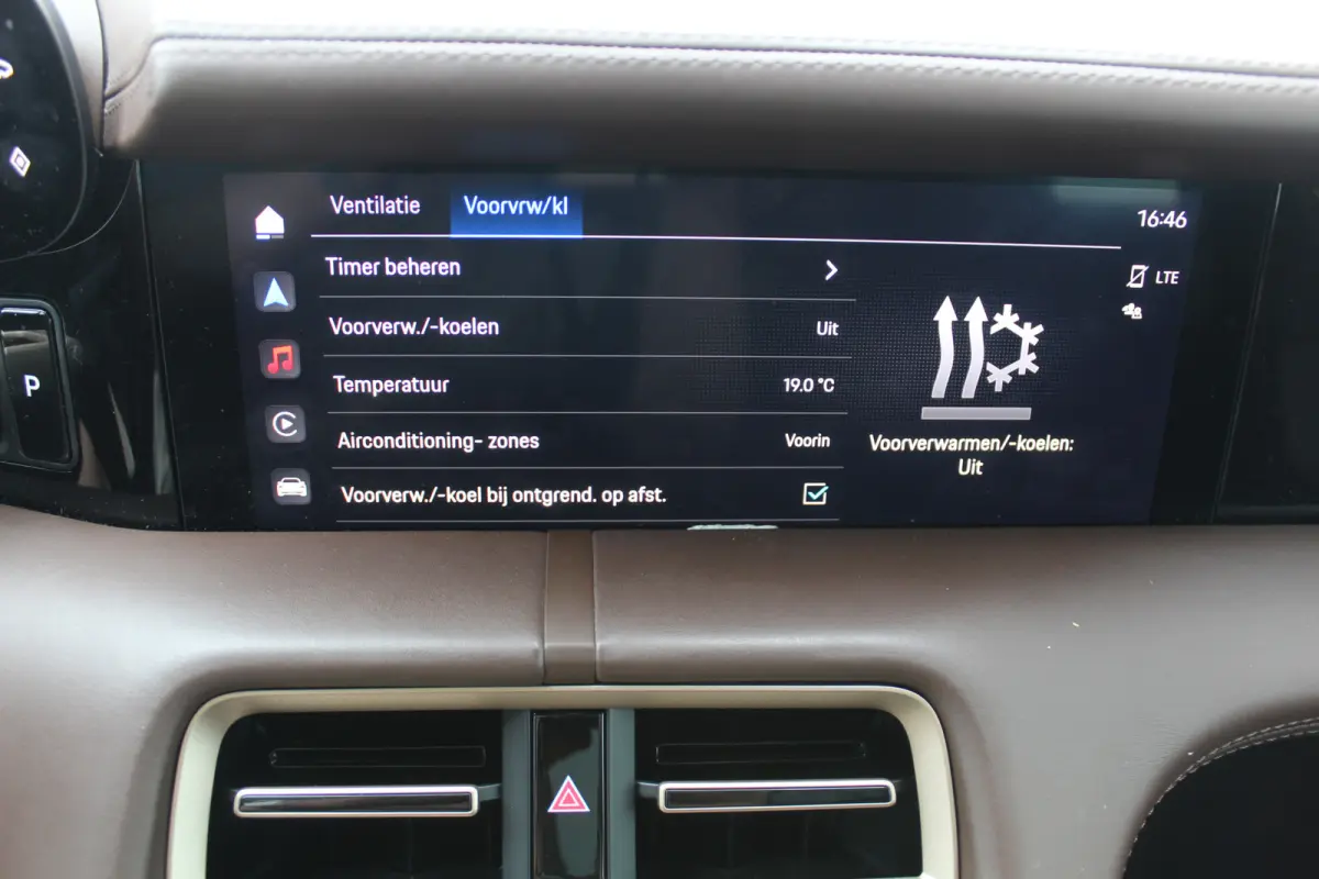 4 93 kWh Panorama dak l 360 camera l Stoel memory l Dode hoek detectie l Unieke kleur !