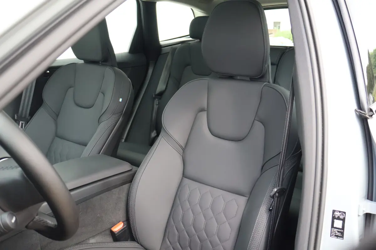 2.0 T6 Plug-in hybrid AWD Plus Dark | Face Lift! | Trekhaak | Harman Kardon | HUD |