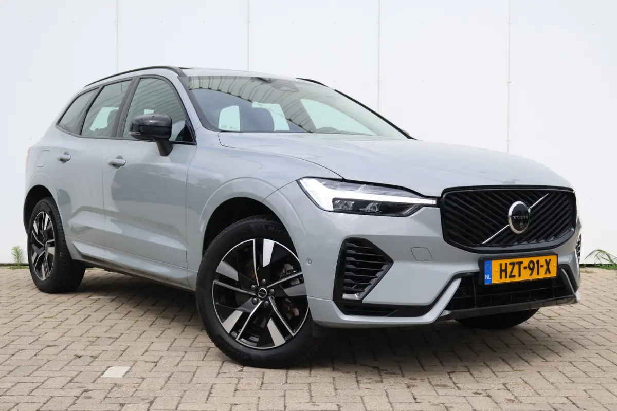 2.0 T6 Plug-in hybrid AWD Plus Dark | Face Lift! | Trekhaak | Harman Kardon | HUD |