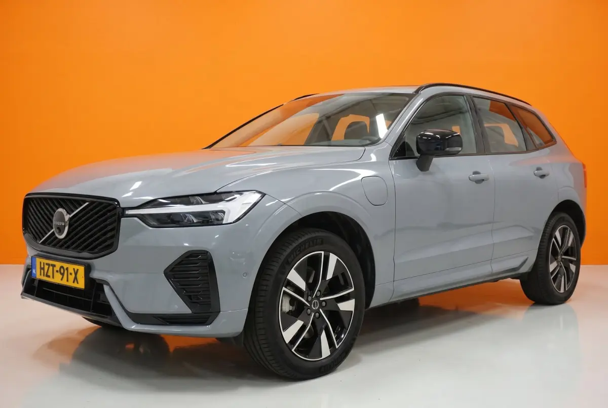 2.0 T6 Plug-in hybrid AWD Plus Dark | Face Lift! | Trekhaak | Harman Kardon | HUD |