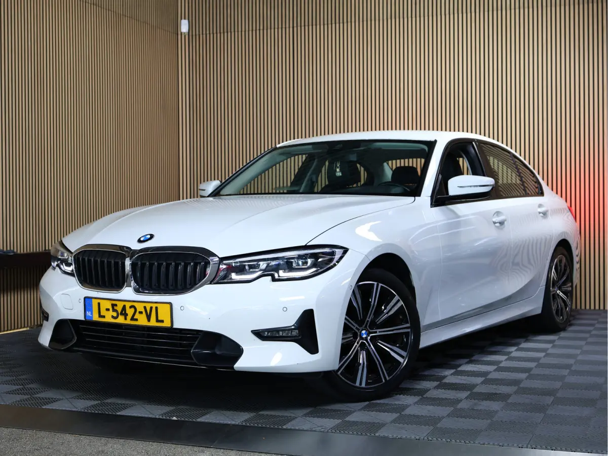 318i Business M SPORT Edition AVM SPORTLEDER NAVI CARPLAY VIRTUAL '21