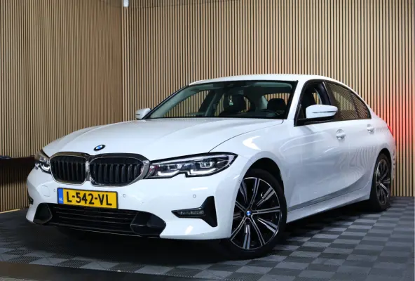 318i Business M SPORT Edition AVM SPORTLEDER NAVI CARPLAY VIRTUAL '21