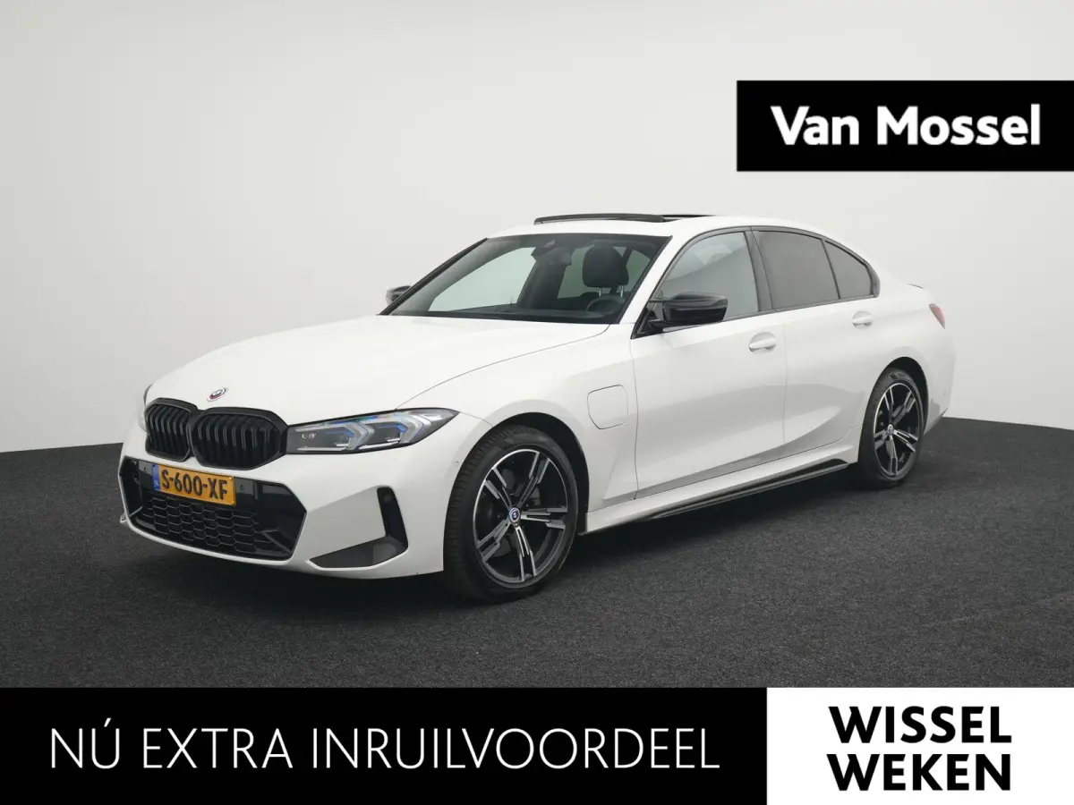 330e | Automaat | M Sportpakket / BMW 50 Jahre | HUD | Schuif Dak | BMW Live Cockpit Plus | BMW Individual hoogglans Shadow Line |  DAB-Tuner |  Ambiance verlichting | 12 Maanden BOVAG Garan