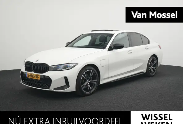 330e | Automaat | M Sportpakket / BMW 50 Jahre | HUD | Schuif Dak | BMW Live Cockpit Plus | BMW Individual hoogglans Shadow Line |  DAB-Tuner |  Ambiance verlichting | 12 Maanden BOVAG Garan