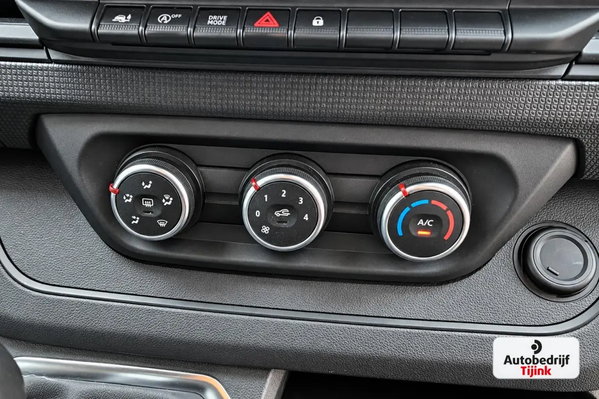 2.0 dCi 150PK T29 L1H1 Comfort | Automaat | LED | Trekhaak | Navi | Camera | PDC | App-Connect |