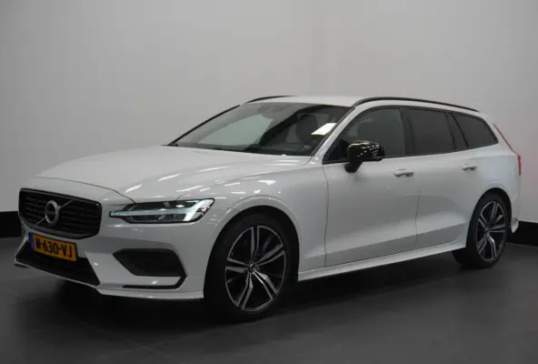 2.0 B3 163PK Momentum R-Design 12MND garantie | Camera | Trekhaak | Stoel & Stuur verw. | €22.900,- incl. BTW