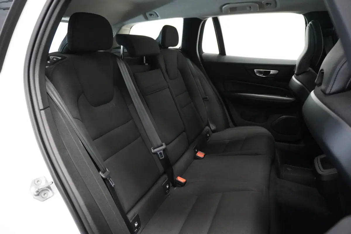 2.0 B3 163PK Momentum R-Design | Camera | Trekhaak | Stoel & Stuur verw. | €22.900,- incl. BTW