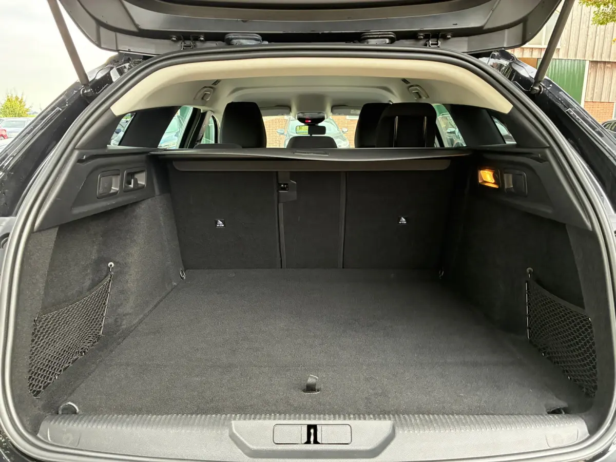 1.2 Active Pack Business | Carplay + DAB+ nu €12.975,-!!!