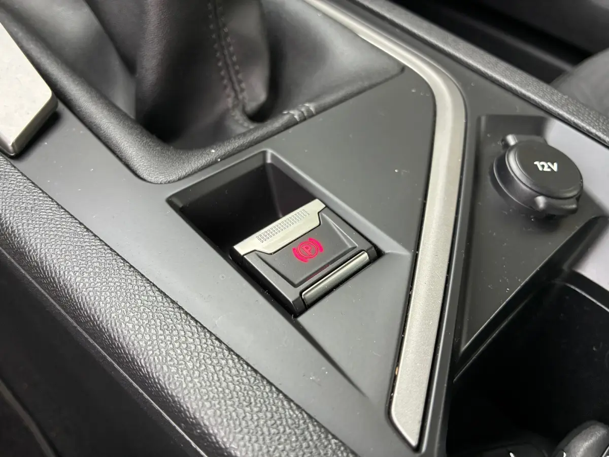 1.2 Active Pack Business | Carplay + DAB+ nu €12.975,-!!!