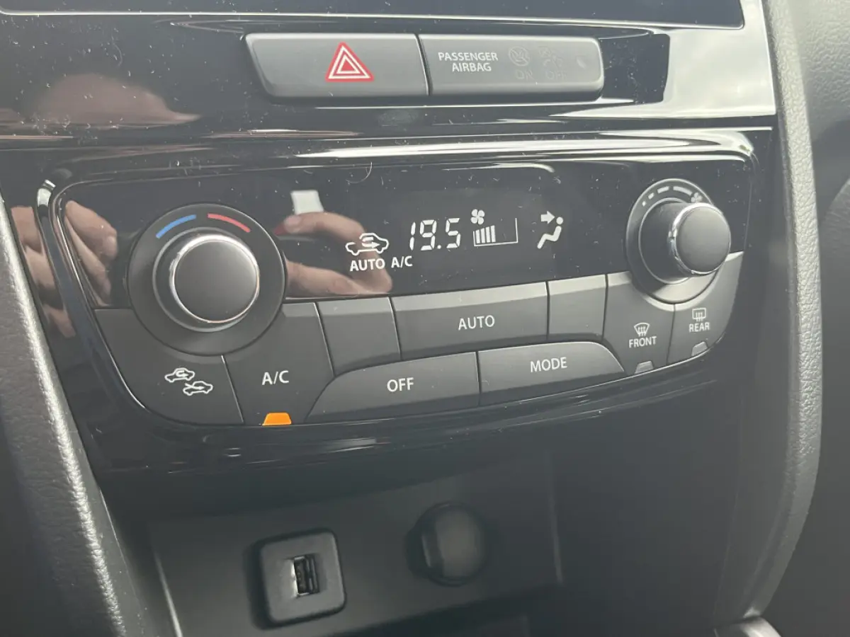 1.4 Boosterjet Smart Hybrid Select Automaat | €2.000,- voordeel | In meerdere kleuren leverbaar | Adapt. Cruise | Camera | Dodehoek | Rijstrook | Stoelverwarming | etc. etc.