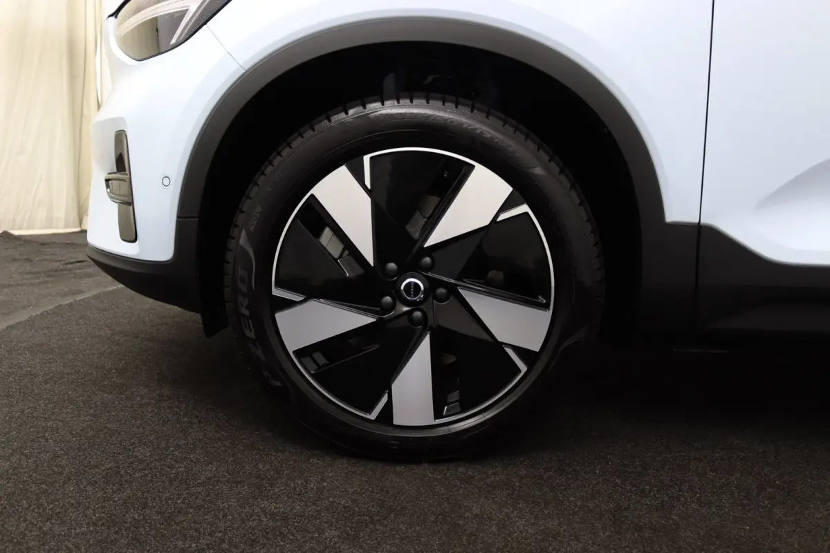 Single Motor Extended Range Plus Dark 82 kWh | SoH 100% | Panoramadak | Harman/Kardon | 360 Camera | Stoelverwarming | Keyless | BLIS | Adaptive Cruise