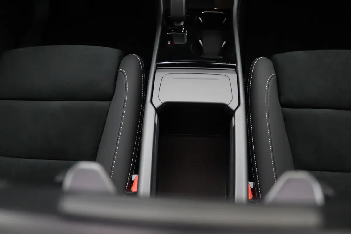 Single Motor Extended Range Plus Dark 82 kWh | SoH 100% | Panoramadak | Harman/Kardon | 360 Camera | Stoelverwarming | Keyless | BLIS | Adaptive Cruise