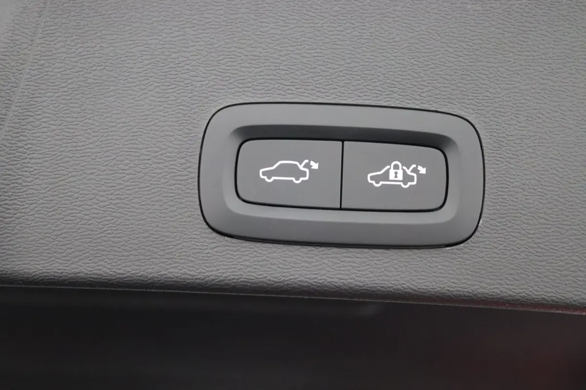 Single Motor Extended Range Plus Dark 82 kWh | SoH 100% | Panoramadak | Harman/Kardon | 360 Camera | Stoelverwarming | Keyless | BLIS | Adaptive Cruise