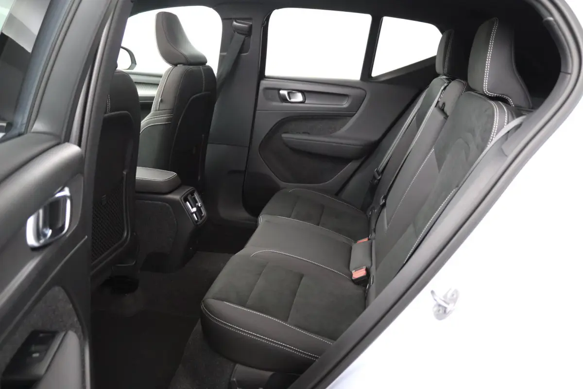 Single Motor Extended Range Plus Dark 82 kWh | SoH 100% | Panoramadak | Harman/Kardon | 360 Camera | Stoelverwarming | Keyless | BLIS | Adaptive Cruise