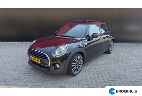 1.5 Cooper 60 Years Edition | Leder | Panoramadak | Harman/Kardon | Climate Control | CarPlay | Airco (automatisch) | Apple Carplay/Android Auto|telefoonintegratie premium | Buitenspiegels e