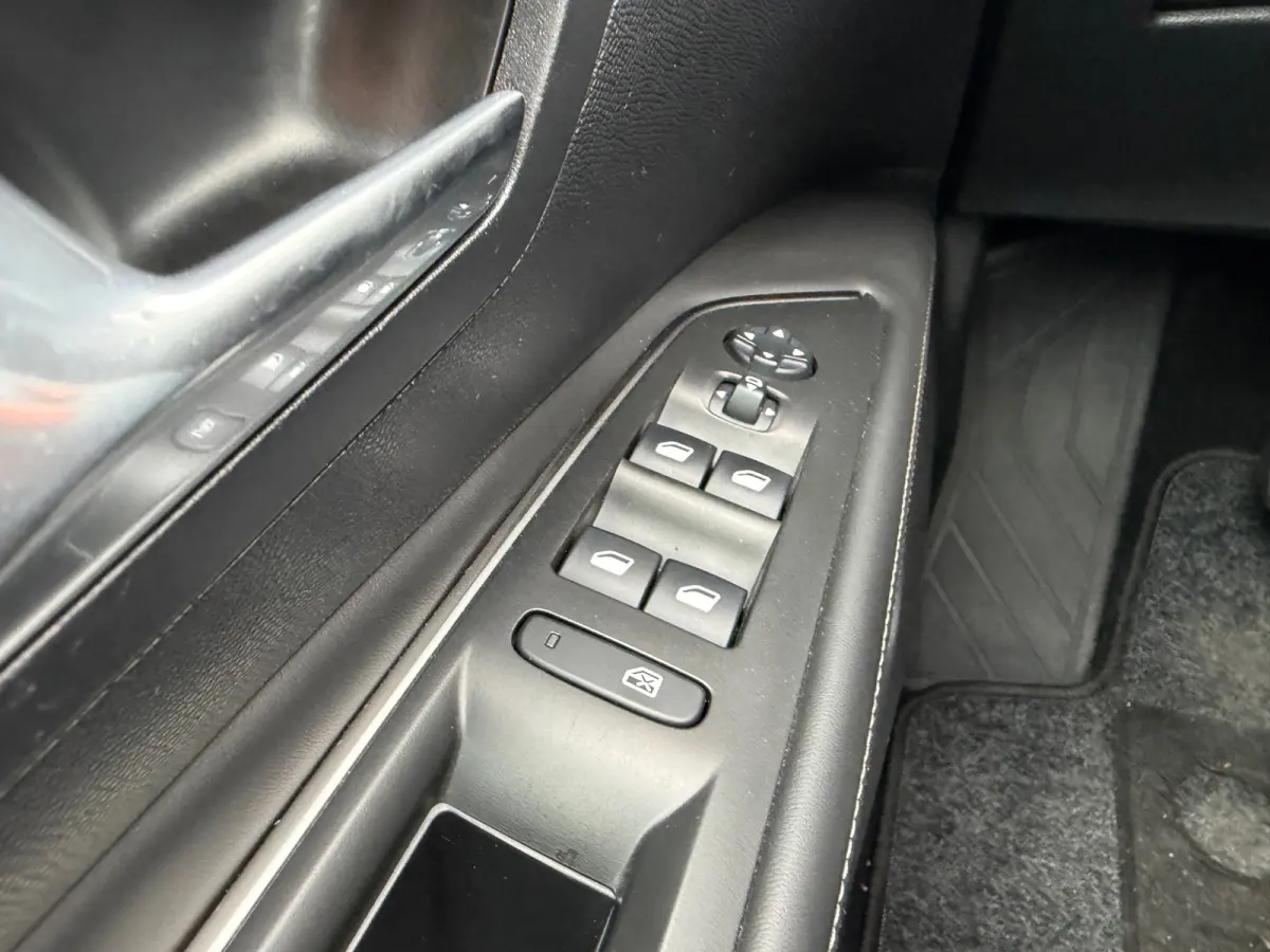 1.2 PureTech Allure - Smart Grey - Leder Claudia Mistral/Carplay/Dab+