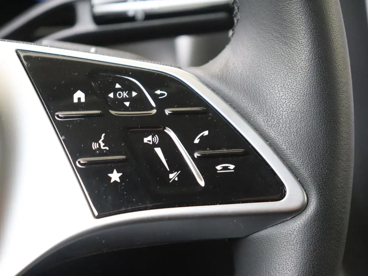 4MATIC Luxury Line / 19 inch AMG/ Achteruitrijcamera/ Stoelverwarming/