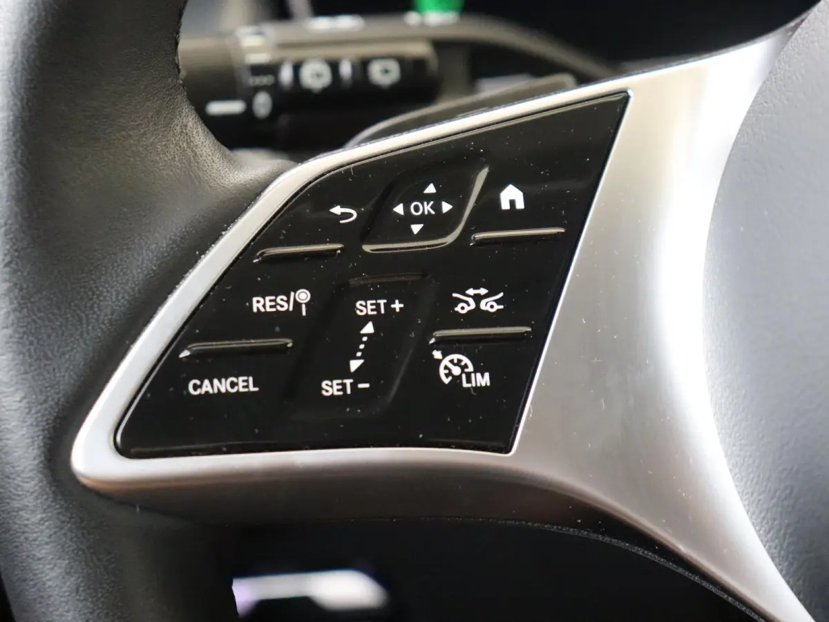 4MATIC Luxury Line / 19 inch AMG/ Achteruitrijcamera/ Stoelverwarming/
