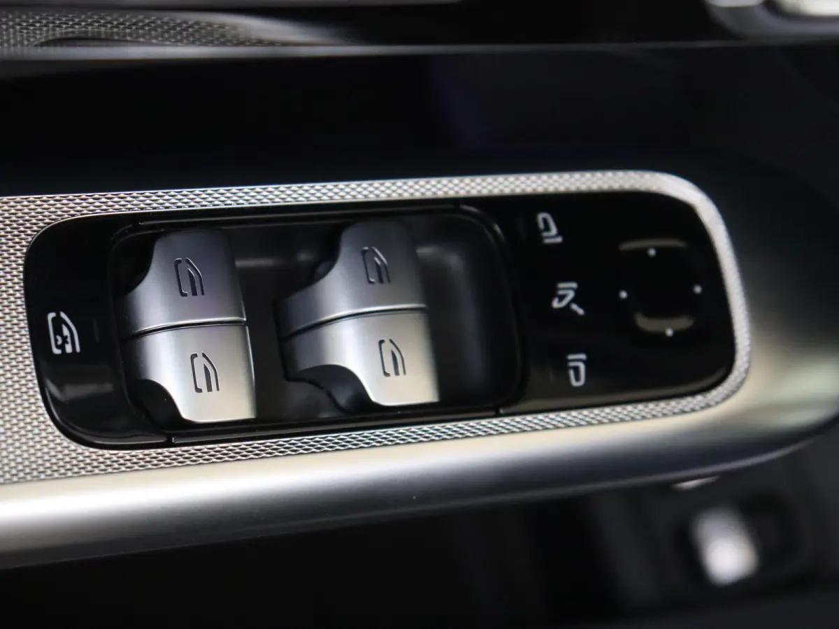 4MATIC Luxury Line / 19 inch AMG/ Achteruitrijcamera/ Stoelverwarming/