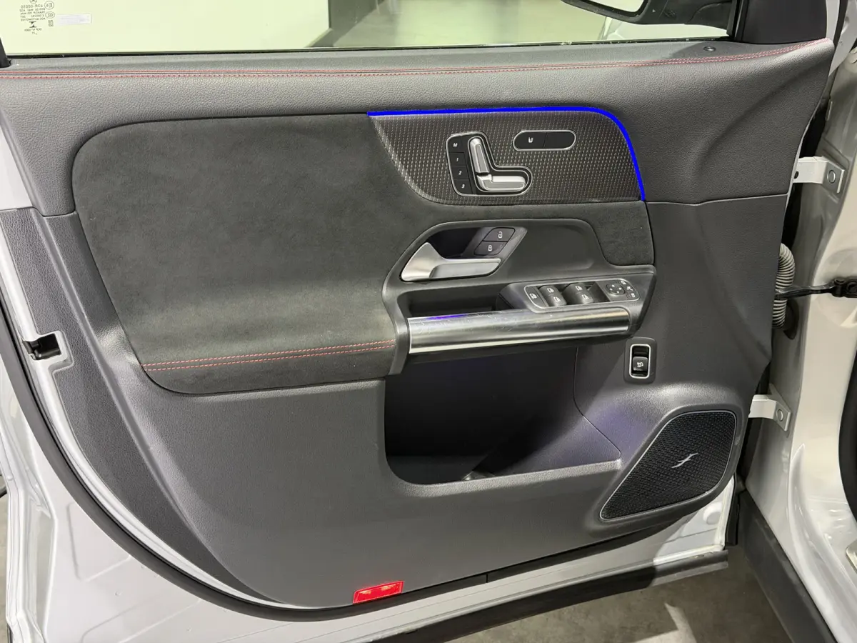 300 4MATIC Business Solution 67 kWh | SOH 94,2 % | AMG Styling