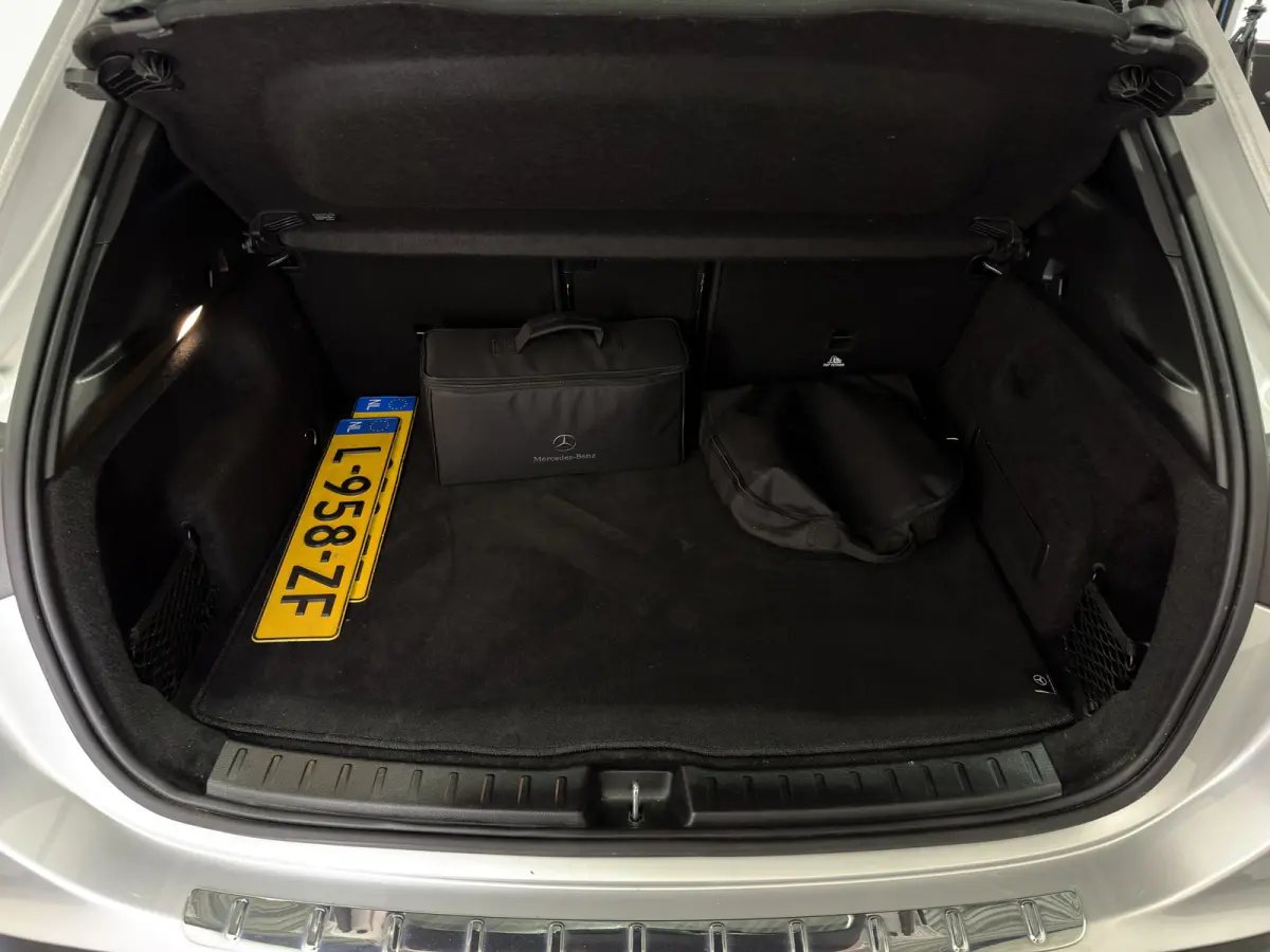 300 4MATIC Business Solution 67 kWh | SOH 94,2 % | AMG Styling