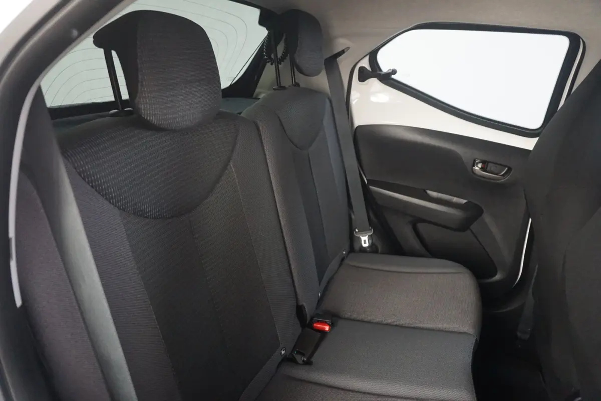 1.0 VVT-i x-joy | Stoelverwarming | Camera | Dealer Onderhouden |