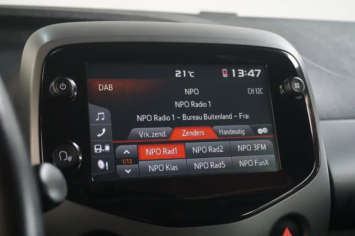 1.0 VVT-i x-joy | Stoelverwarming | Camera | Dealer Onderhouden |