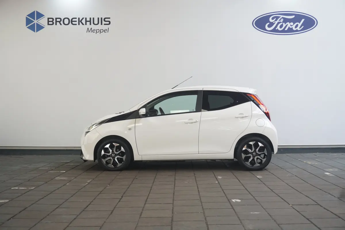 1.0 VVT-i x-joy | Stoelverwarming | Camera | Dealer Onderhouden |