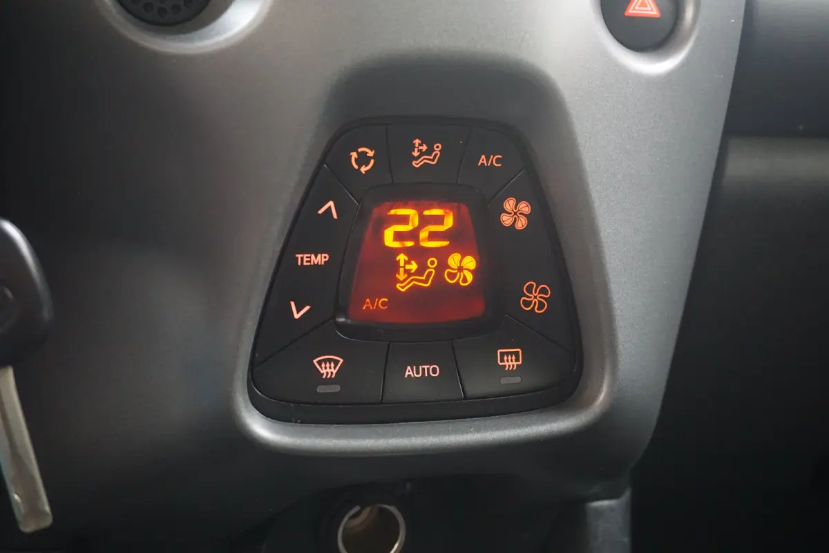 1.0 VVT-i x-joy | Stoelverwarming | Camera | Dealer Onderhouden |