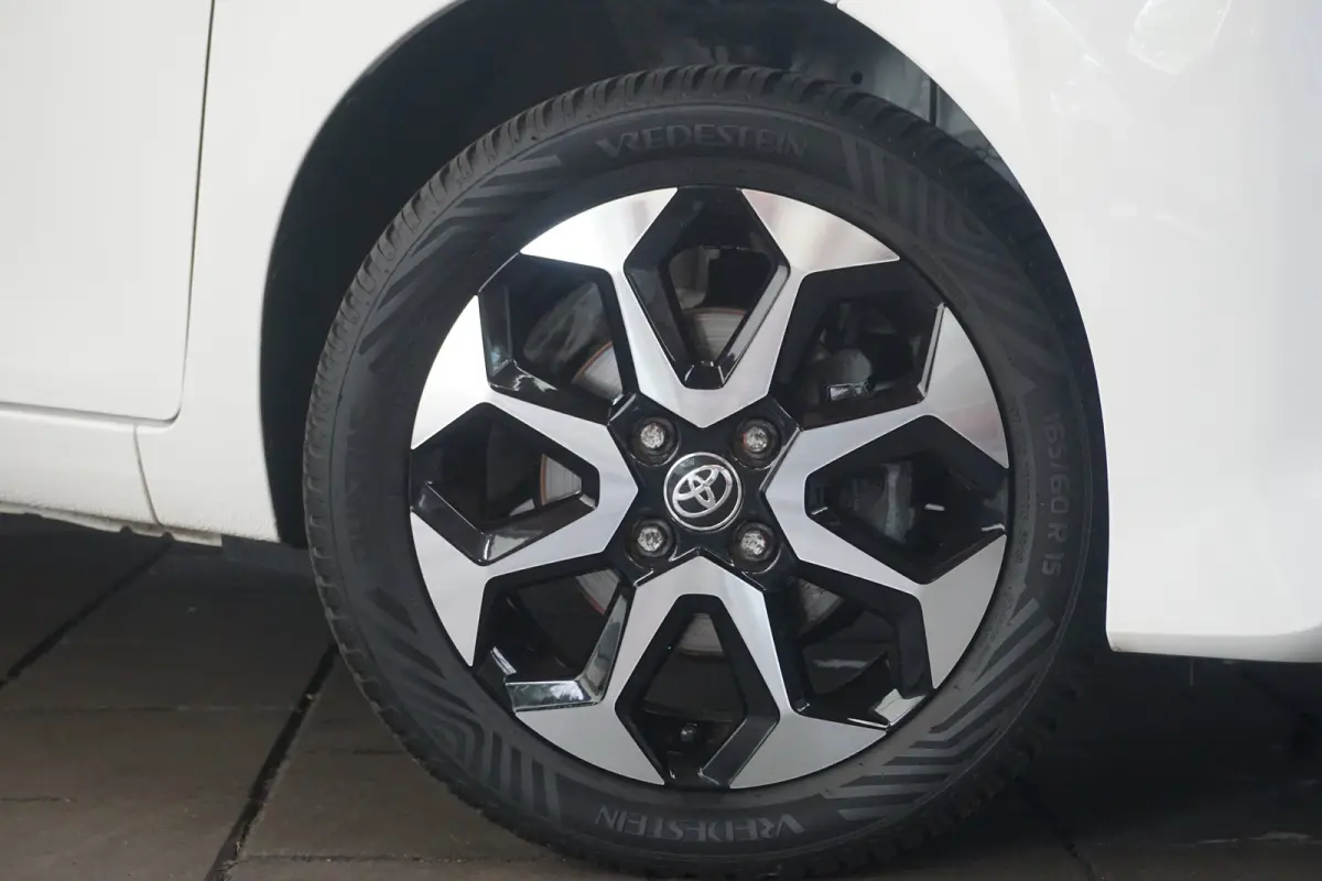 1.0 VVT-i x-joy | Stoelverwarming | Camera | Dealer Onderhouden |
