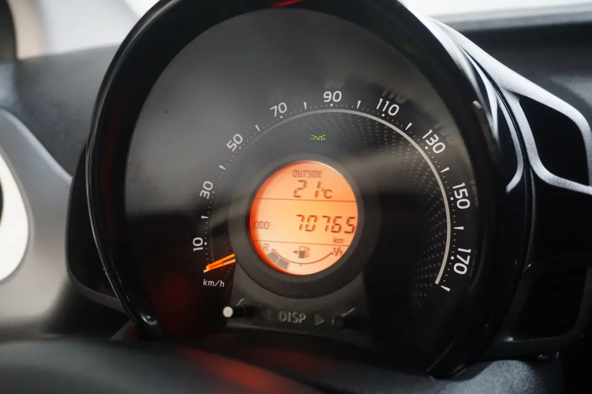 1.0 VVT-i x-joy | Stoelverwarming | Camera | Dealer Onderhouden |