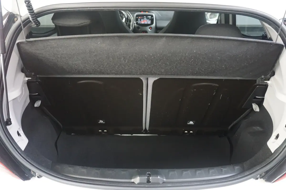 1.0 VVT-i x-joy | Stoelverwarming | Camera | Dealer Onderhouden |