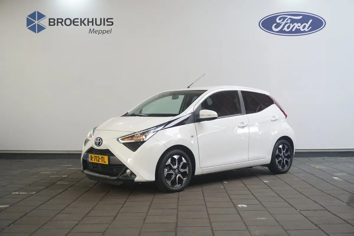 1.0 VVT-i x-joy | Stoelverwarming | Camera | Dealer Onderhouden |