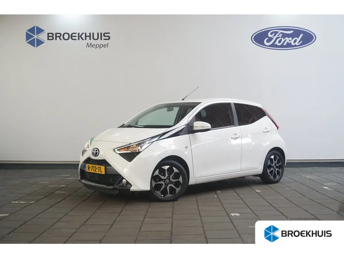 1.0 VVT-i x-joy | Stoelverwarming | Camera | Dealer Onderhouden |