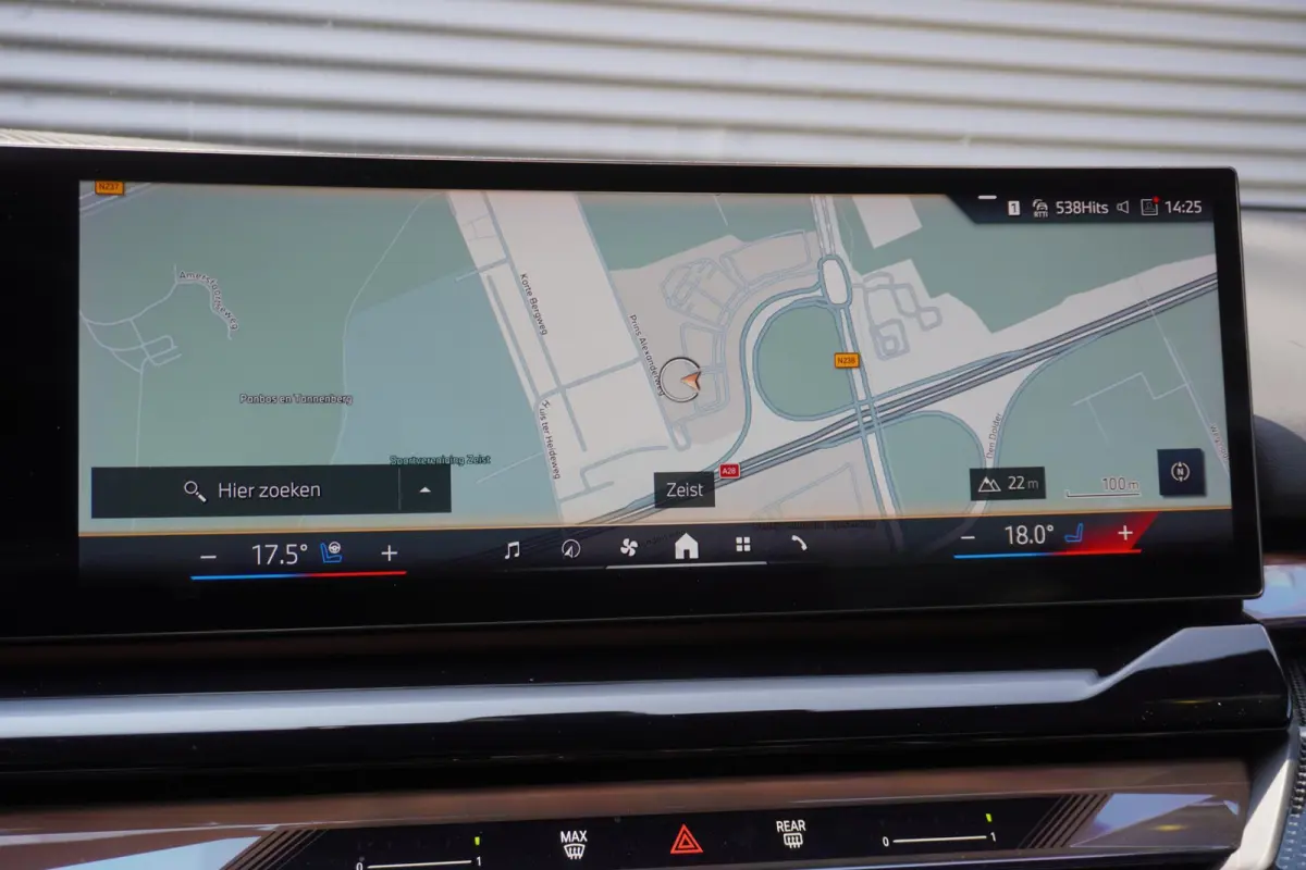 550e xDrive | SoH 100% | M Sportpakket Pro | Comfort Pack | Trekhaak met elektrisch wegklapbare kogel | Glazen panoramadak | Driving Assistant Professional | Bowers & Wilkins Surround Sound 